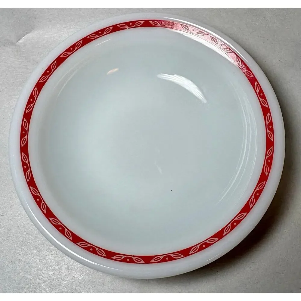 Vtg Pyrex (Corning) Red Laurel Leaf Vitrified Milk Glass 706 Fruit/Saucer Bowl